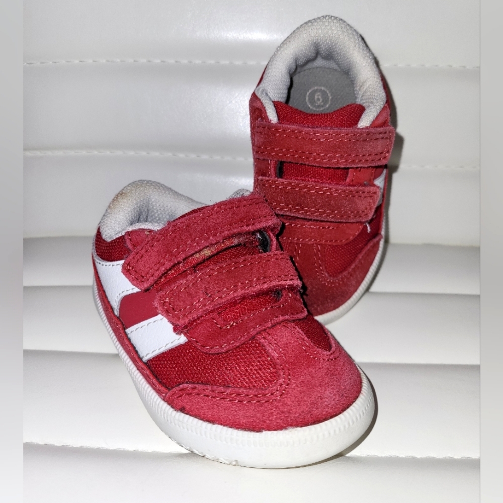 Kid's Shoes: Size 6, Cat and Jack